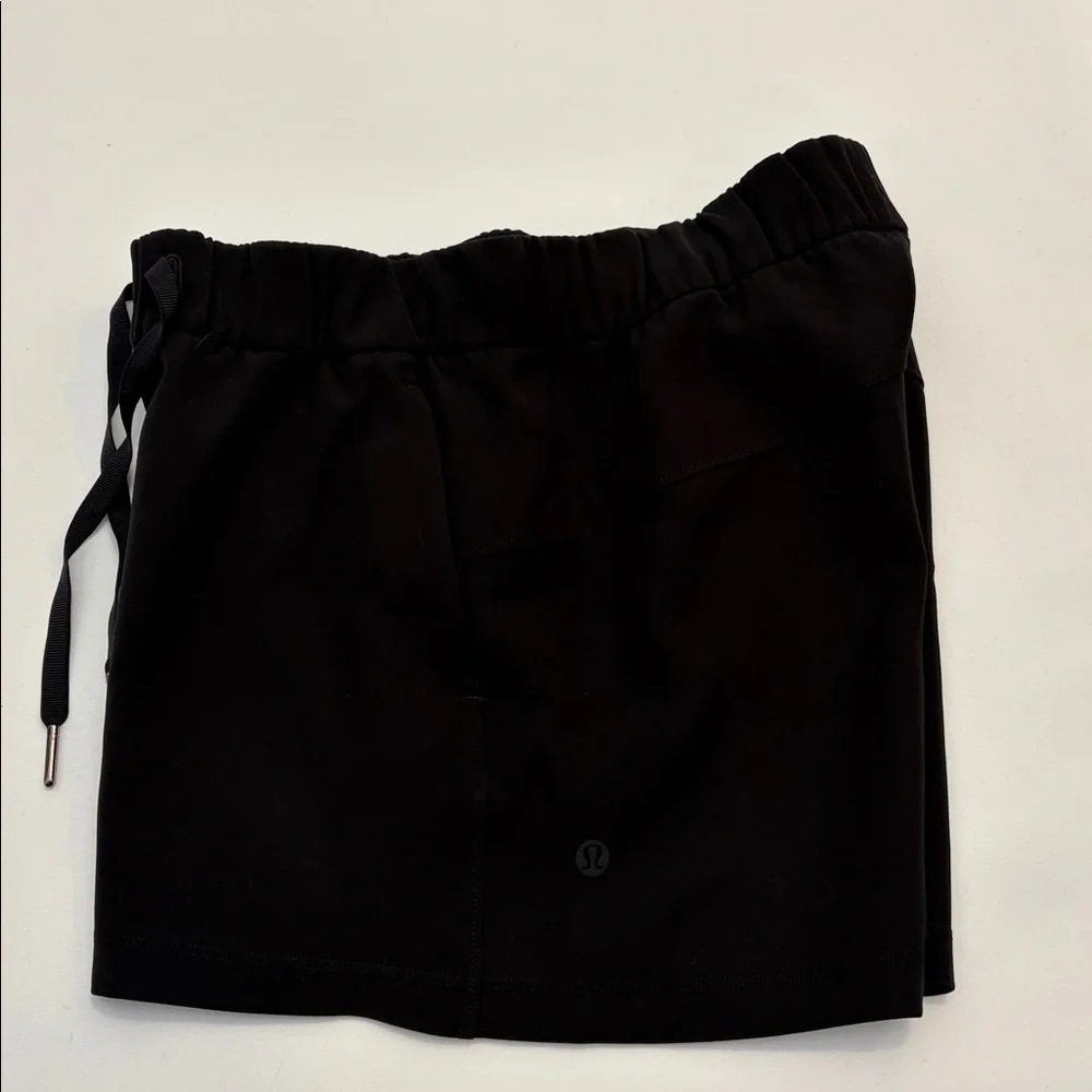 Lululemon Women’s Shorts Black On The Fly Shorts Elastic Waist size 4
